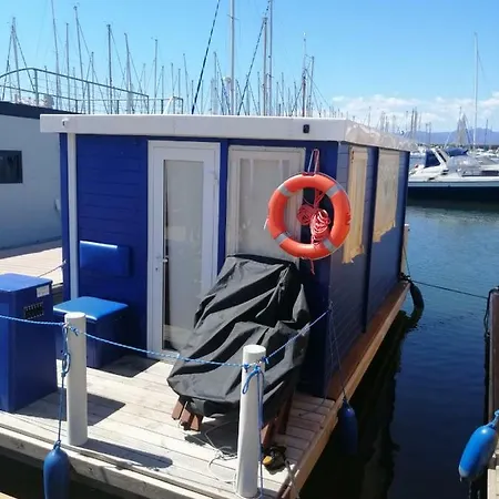 ספינת מלון Pretty Homeboat Sant'elmo קליארי