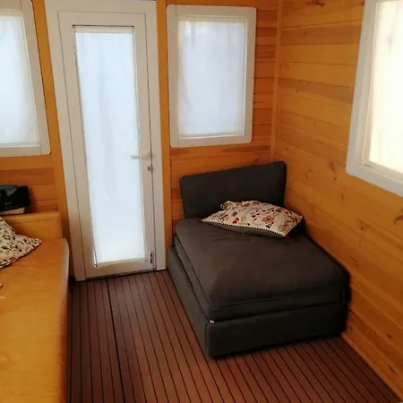 ספינת מלון Pretty Homeboat Sant'elmo *