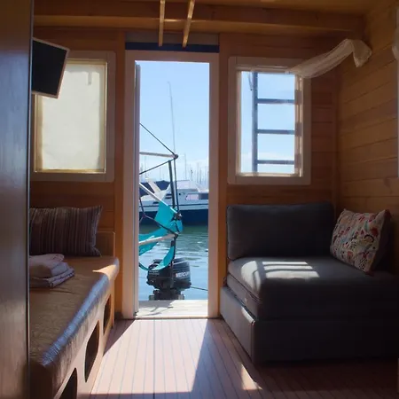 Botel Pretty Homeboat Sant'elmo Cagliari